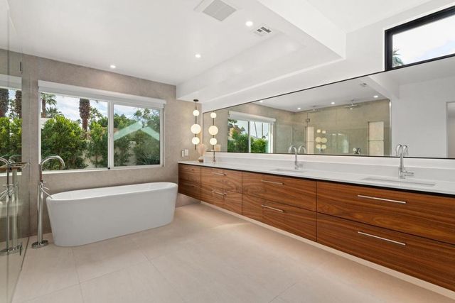 2040 S Chico Drive, Palm Springs, CA 92264