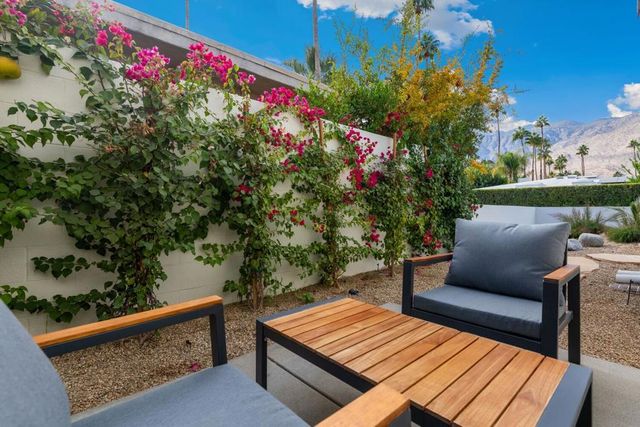 2040 S Chico Drive, Palm Springs, CA 92264