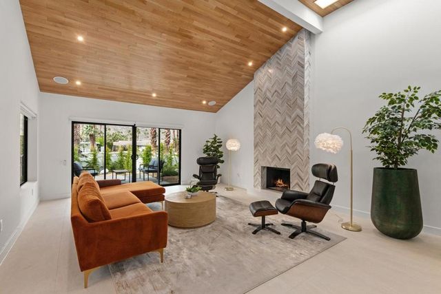 2040 S Chico Drive, Palm Springs, CA 92264