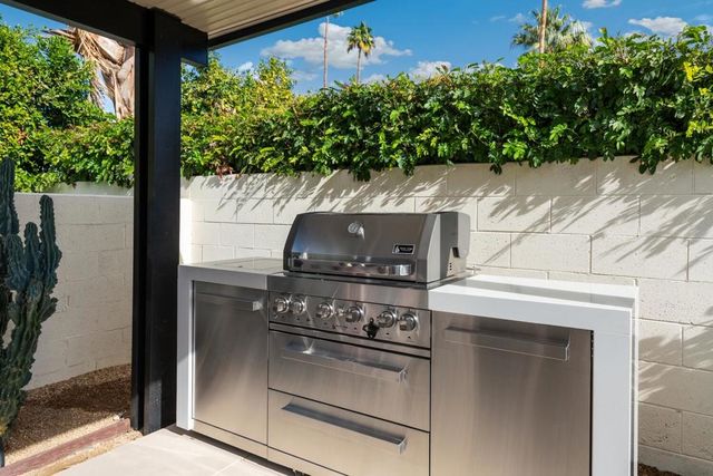 2040 S Chico Drive, Palm Springs, CA 92264