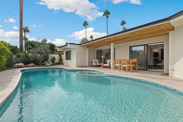 2040 S Chico Drive, Palm Springs, CA 92264