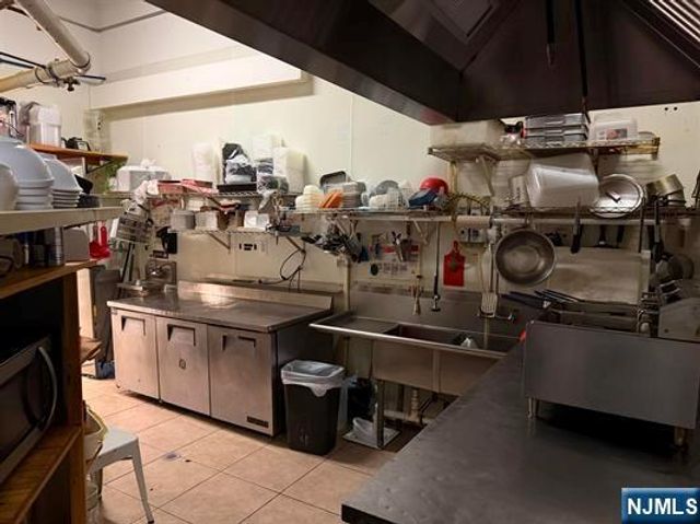 2300 Summit Avenue, Union City, NJ 07087