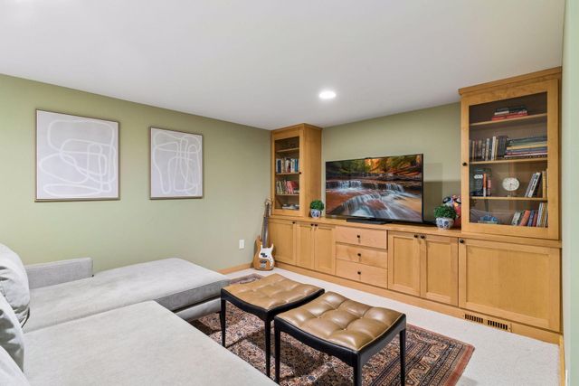 2305 Newton Avenue S, Minneapolis, MN 55405