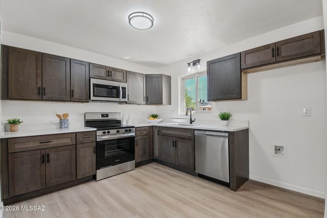 6702 E Koralee Street, Tucson, AZ 85710