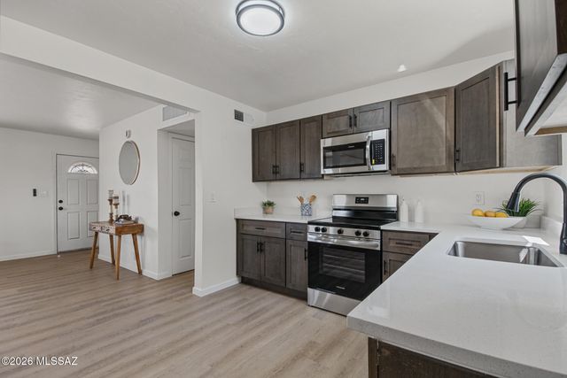 6702 E Koralee Street, Tucson, AZ 85710