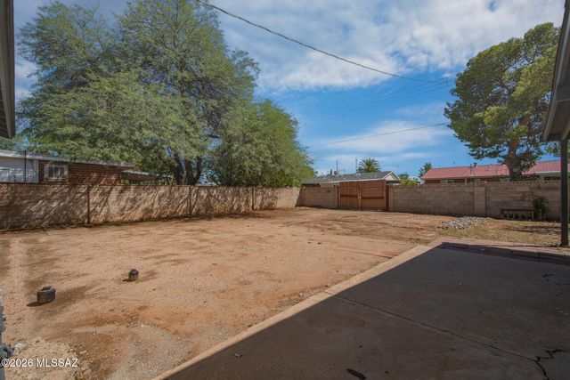 6702 E Koralee Street, Tucson, AZ 85710
