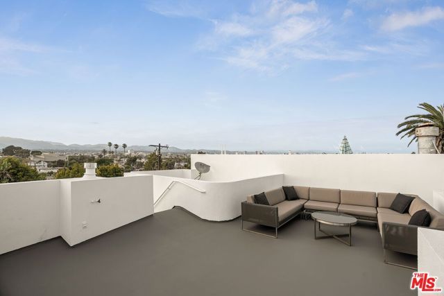 611 Pacific Street, Santa Monica, CA 90405