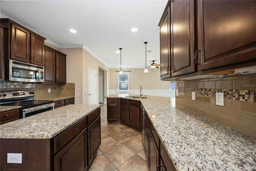 Image 12 of property listing at 3937 KING BRIDGE PLACE, Ellenton, FL 34222