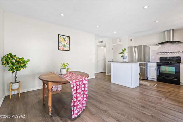 4055 E 1st Street, Tucson, AZ 85711