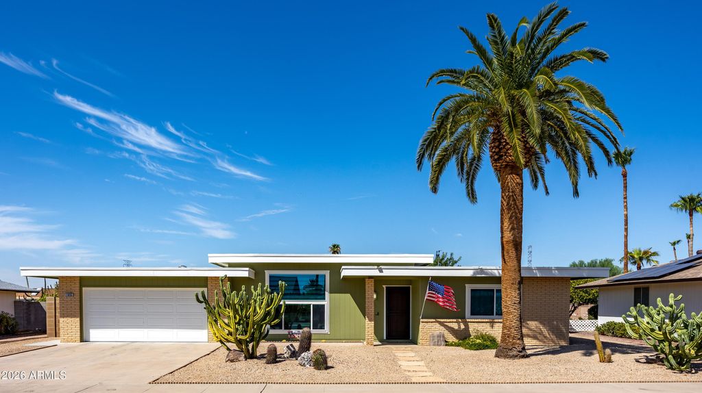 11035 W Oak Ridge Drive, Sun City, AZ 85351 — exterior