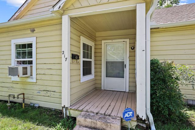 217 W 7th Street, Bonham, TX 75418