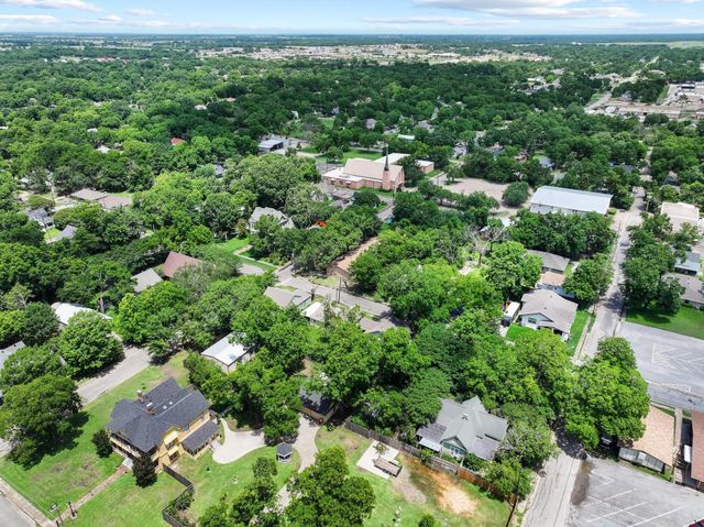 217 W 7th Street, Bonham, TX 75418