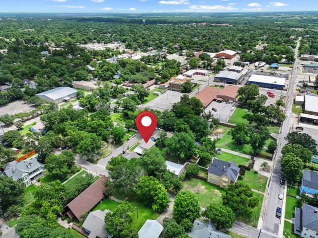 217 W 7th Street, Bonham, TX 75418