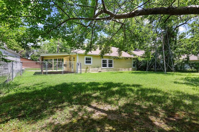 217 W 7th Street, Bonham, TX 75418