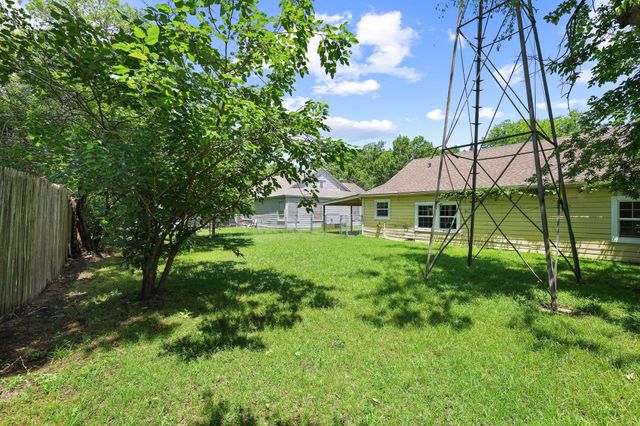 217 W 7th Street, Bonham, TX 75418