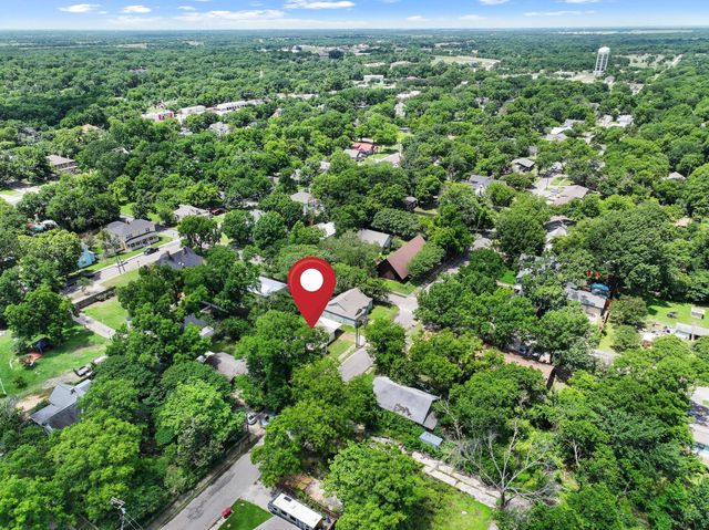 217 W 7th Street, Bonham, TX 75418