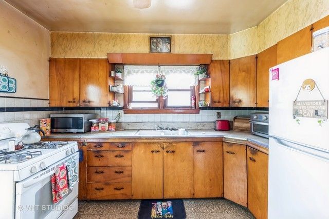 5028 156th Street, Oak Forest, IL 60452