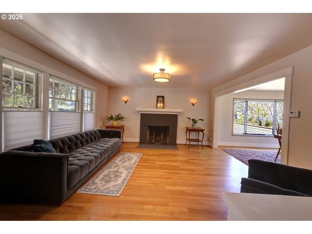 1244 GRAND Ave, Astoria, OR 97103