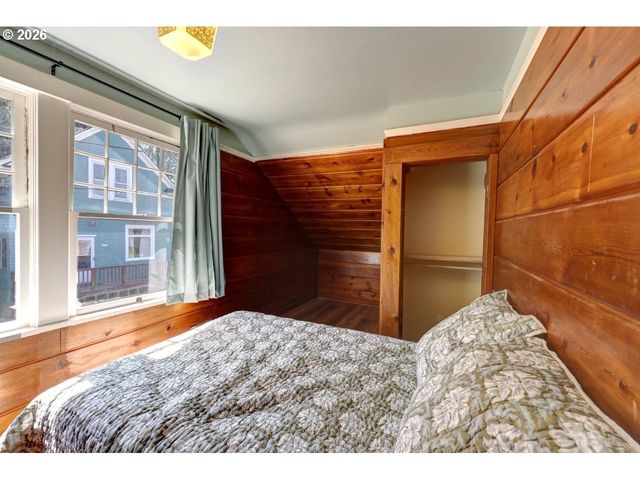 1244 GRAND Ave, Astoria, OR 97103