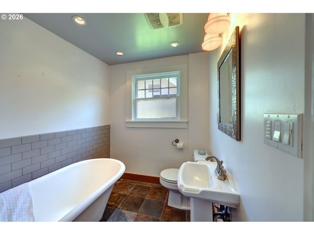 1244 GRAND Ave, Astoria, OR 97103