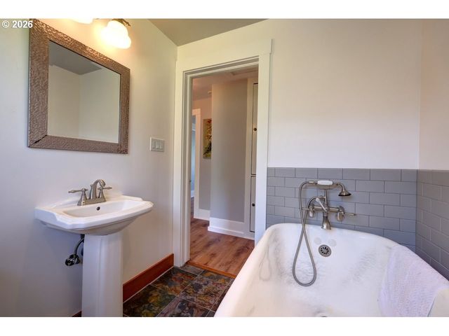 1244 GRAND Ave, Astoria, OR 97103