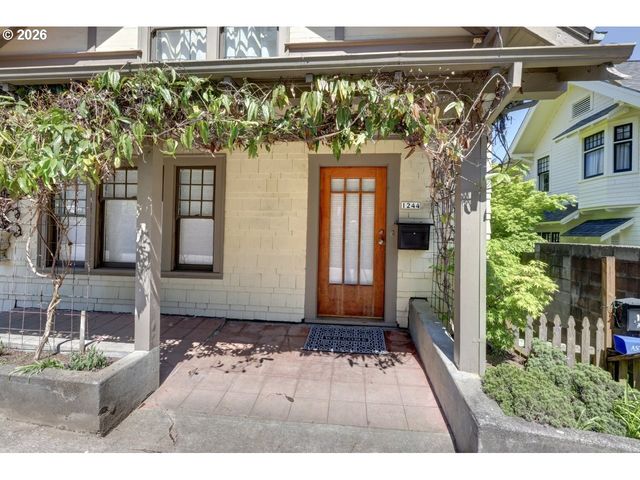 1244 GRAND Ave, Astoria, OR 97103