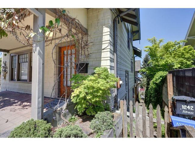 1244 GRAND Ave, Astoria, OR 97103