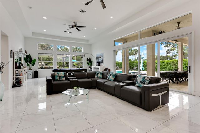 142 Brynhurst Court, West Palm Beach, FL 33413
