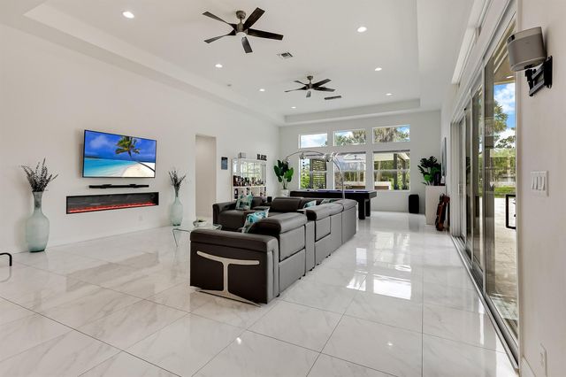 142 Brynhurst Court, West Palm Beach, FL 33413