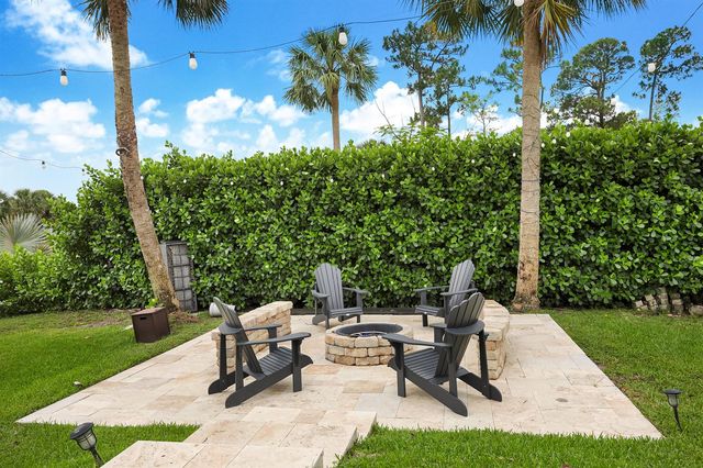 142 Brynhurst Court, West Palm Beach, FL 33413