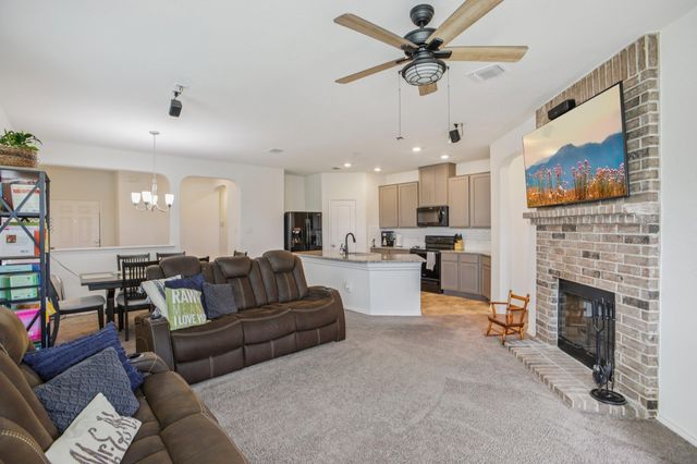 657 Bailey Park DR, Jarrell, TX 76537