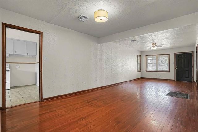 606 NW Columbia Ave, Lawton, OK 73507