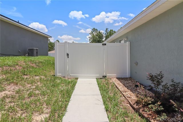 10383 N G Martinelli Boulevard, Dunnellon, FL 34433