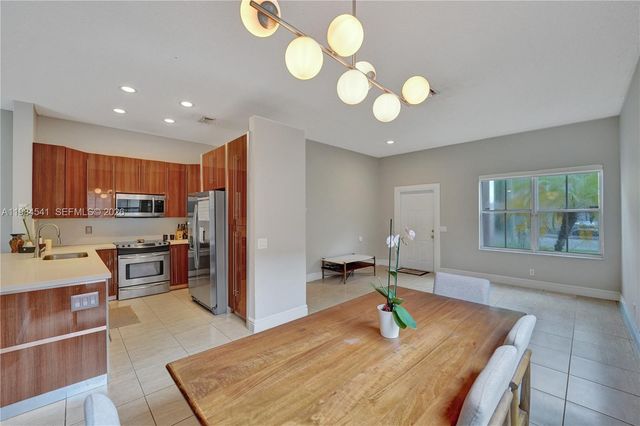 930 Bluewood Ter, Weston, FL 33327