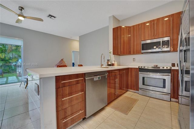 930 Bluewood Ter, Weston, FL 33327