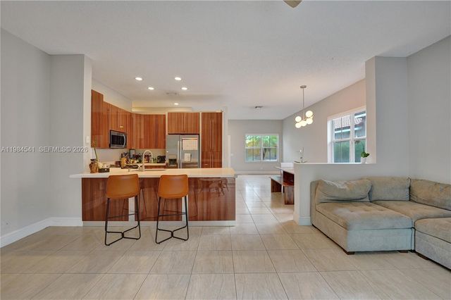 930 Bluewood Ter, Weston, FL 33327