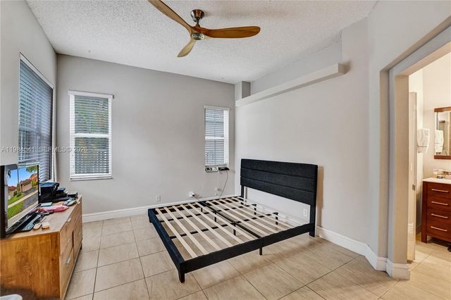 930 Bluewood Ter, Weston, FL 33327