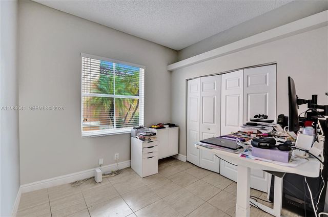 930 Bluewood Ter, Weston, FL 33327