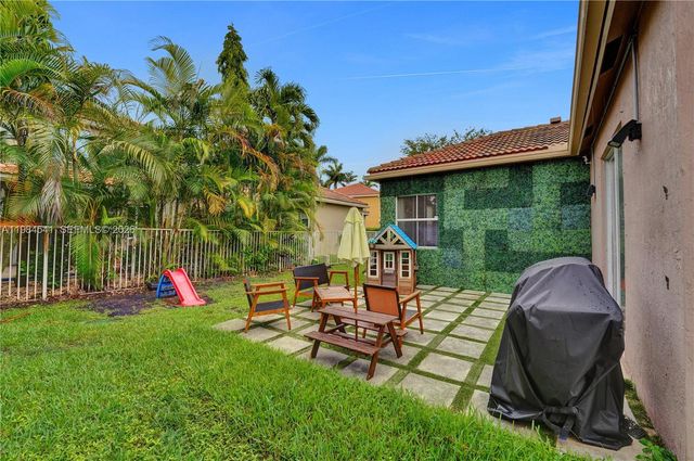 930 Bluewood Ter, Weston, FL 33327