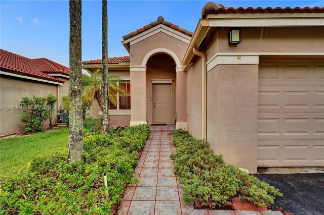 930 Bluewood Ter, Weston, FL 33327