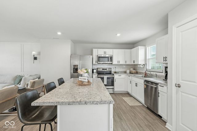 9855 Oakmont E Drive E, Pendleton, IN 46064