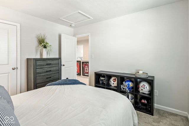 9855 Oakmont E Drive E, Pendleton, IN 46064