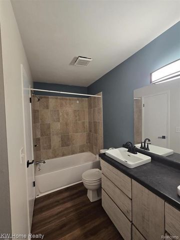 39551 Heatherheath Drive, Clinton Charter Township, MI 48038