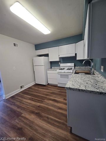 39551 Heatherheath Drive, Clinton Charter Township, MI 48038