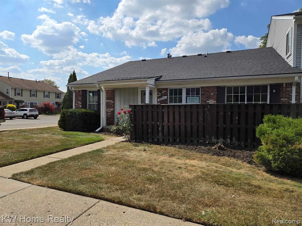 39551 Heatherheath Drive, Clinton Charter Township, MI 48038