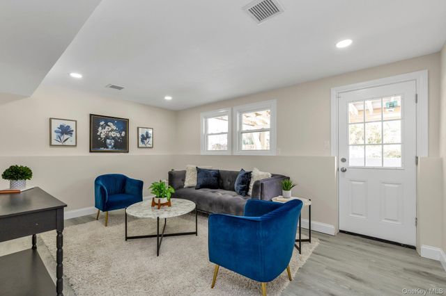 3 Jayne Avenue, Melville, NY 11747