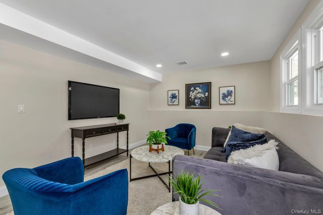 3 Jayne Avenue, Melville, NY 11747