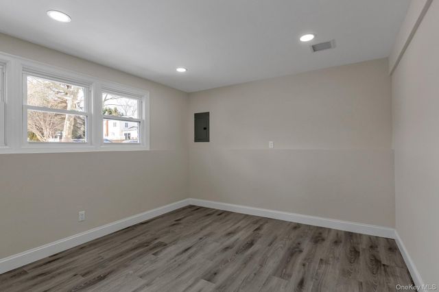 3 Jayne Avenue, Melville, NY 11747