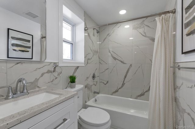 3 Jayne Avenue, Melville, NY 11747