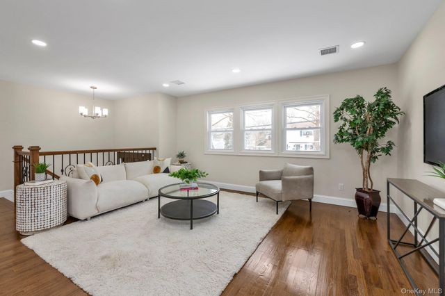 3 Jayne Avenue, Melville, NY 11747